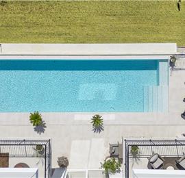 Luxury 4-Bedroom Villa with generous sized Infinity Pool near Buje, Istria. Sleeps 8